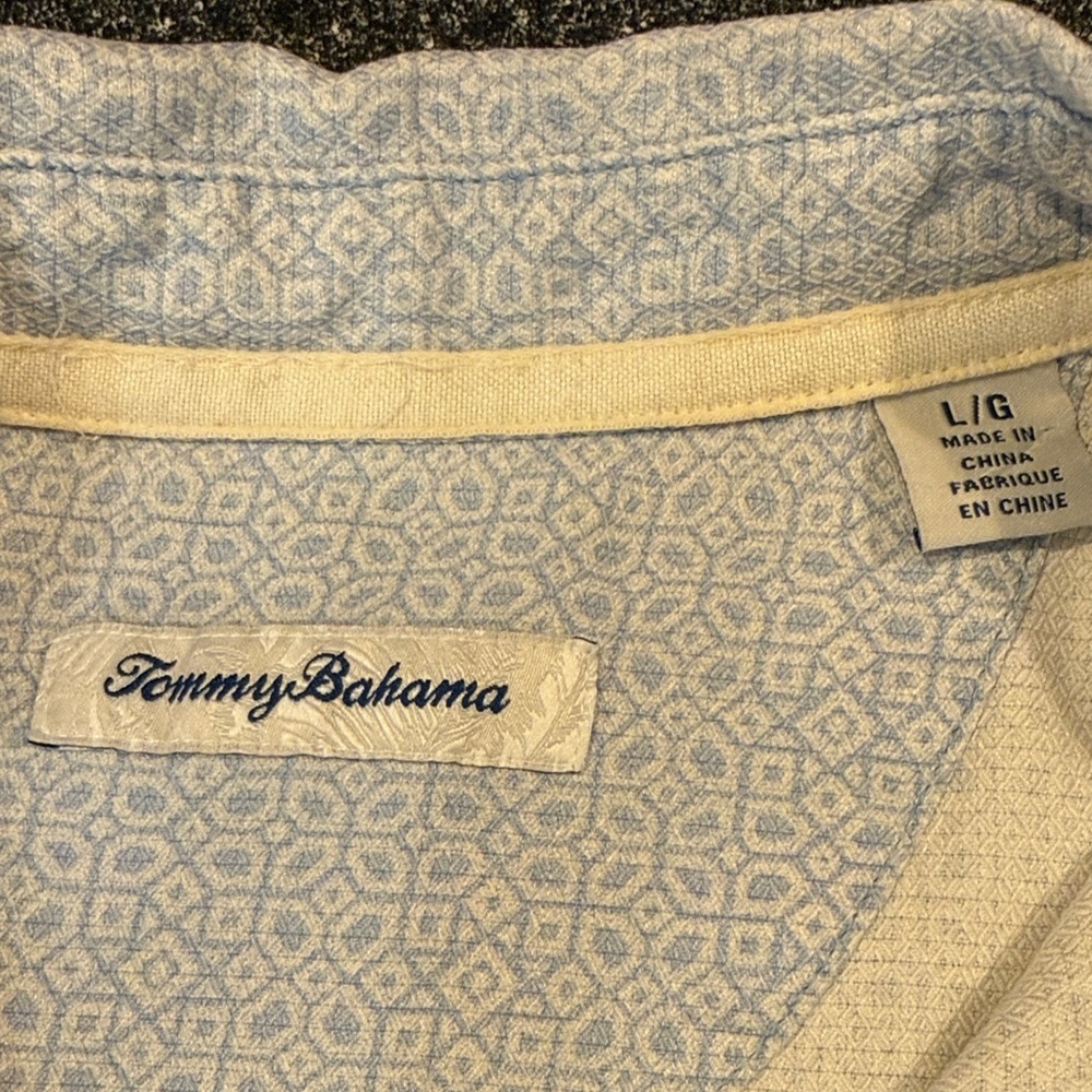 Tommy Bahama Light Blue Casual Button-Down Shirt - 100% silk - size Large - Picture 2 of 6